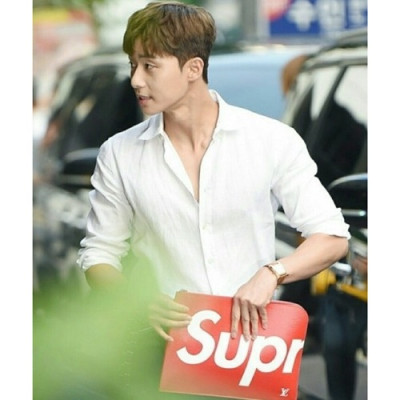 Louis Vuitton + Supreme 2017 Man clutch Bag,24cm ,34cm- 루이비통+슈프림 2017 남성용 클러치백  M64574,24cm ,34cm 2 색(레드,블랙) - 박서준