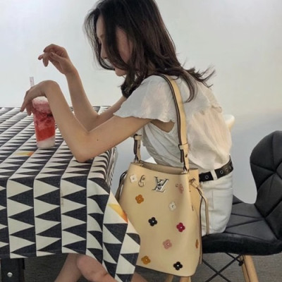 Louis Vuitton  Flower Lock me Bucket Shoulder Bag,25cm - 루이비통 플라워 락미 버킷 숄더백 M53081,LOUB0207,25cm