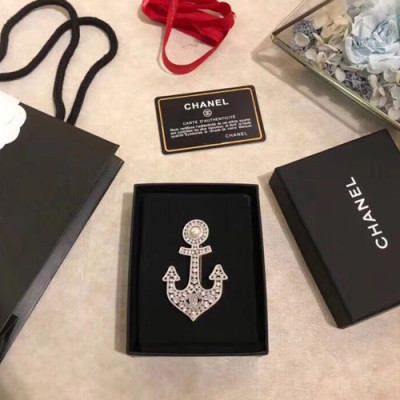 CHANEL White Gold  Brooch - 샤넬  여성용 18k도금 화이트 골드 브로치