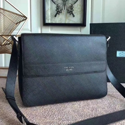 Prada Saffiano Mens Cross Bag,32CM - 프라다  사피아노 남성용 크로스백 2VD010-2,32CM,블랙