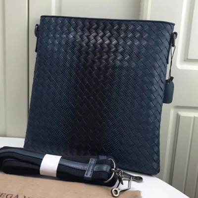 Bottega Veneta Leather Navy Cross Bag,26cm - 보테가 베네타 레더 네이비 남성용 크로스백 M8412,BVB0142,26cm