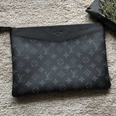 Louis Vuitton Daily Pouch MonogramClutch Bag,29.5cm- 루이비통 데일리 파우치 모노그램 남여공용 클러치백,M62048,LOUB0824,29.5cm,블랙 1