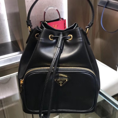 Prada Women Leather Bucket Tote Shoulder Bag ,23CM - 프라다 여성용 레더 버킷 토트 숄더백 1BH038-2 ,23CM ,블랙