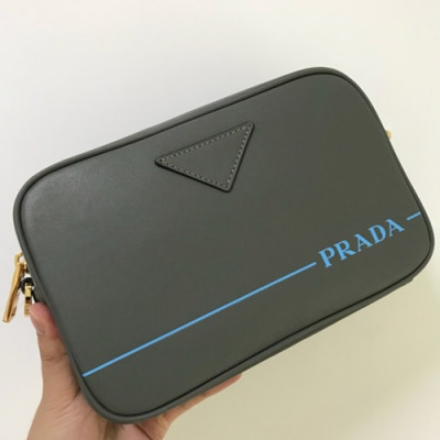 Prada 2018 Camera Shoulder Bag,21cm - 프라다 2018 카메라 남여공용 숄더백 ,1BH093-4,21cm,그레이