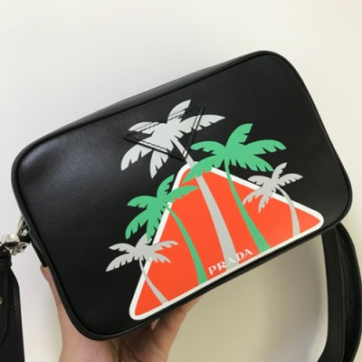 Prada 2018 Camera Shoulder Bag,21cm - 프라다 2018 카메라 남여공용 숄더백 ,1BH093-5,21cm,블랙