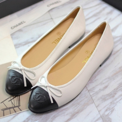 Chanel 2018 Ladies Classic CC Logo Ribbon Ballet Flat Shoes - 샤넬 여성 클랙식 CC 로고 리본 발렛 플랫 슈즈 Cnl0276x.Size(225 - 255).화이트