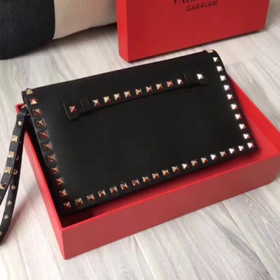 [사이즈감 최고 !!] Valentino 2019 Rockstud Leather Clutch Bag,28cm - 발렌티노 2019 락스터드 레더 여성용 클러치백,VTB0071,28cm,블랙