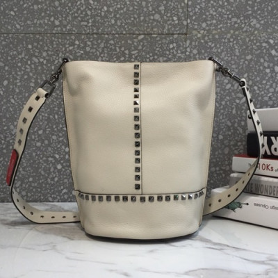 Valentino 2019 Leather Rockstud Bucket Tote Shoudler Bag,23CM - 발렌티노 2019 레더 락스터드 버킷 토트 숄더백,VTB0087,23CM,크림