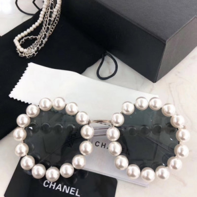 [럭셔리]Chanel 2019 Womens CC Logo Pearl Charm Metal Frame Sunglasses - 샤넬 여성 CC로고 진주 참장식 메탈 프레임 선글라스 Cnl0398x.Size(56-16-145).3컬러