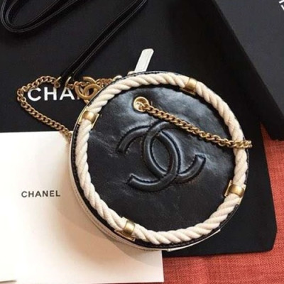 Chanel 2019 Small Round Chain Shoulder Bag  ,15CM - 샤넬 2019 스몰 라운드 체인 숄더백  CHAB0696,15CM,블랙