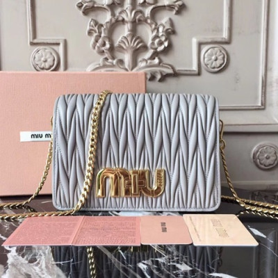 MiuMiu 2019  Matelasse Chain Shoulder Cross Bag,18cm - 미우미우 2019 마틀라세 체인 숄더 크로스백,5BF057 , MIUB0195 , 18cm,그레이