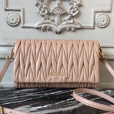 MiuMiu 2019  Matelasse  Shoulder Cross Bag,21.5cm - 미우미우 2019 마틀라세 숄더 크로스백,5BH080, MIUB0232,21.5cm,베이지