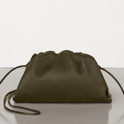 Bottega Veneta 2019 The Pouch Bag / Shoulder Bag,22cm - 보테가 베네타 2019 더 파우치 백 / 숄더백, 585852,BVB0243,22cm,카키