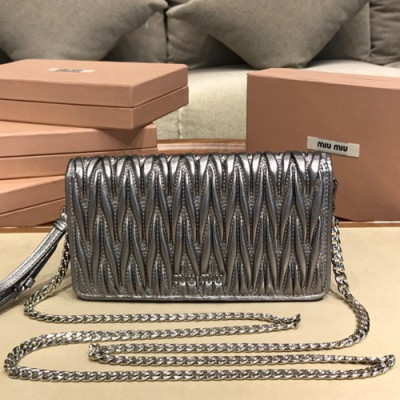 MiuMiu 2019  Matelasse  Chain Shoulder Cross Bag / Clutch Bag,19cm - 미우미우 2019 마틀라세 체인 숄더 크로스백 / 클러치백,5ZH029, MIUB0291 , 19cm,실버