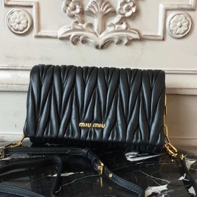 MiuMiu 2019  Matelasse Shoulder Cross Bag,19cm - 미우미우 2019 마틀라세 숄더 크로스백,5BH017, MIUB0293 , 19cm,블랙