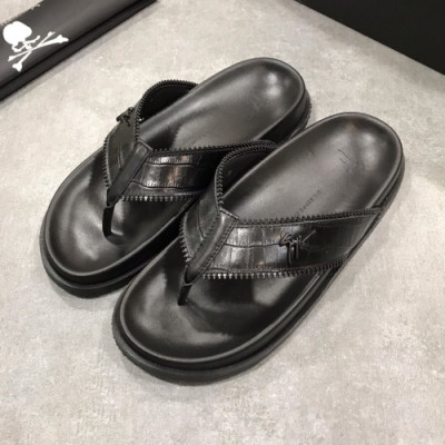 Giuseppe Zanoti 2019 Mens Logo Leather Flip-flap - 쥬세페자노티 남성 로고 레더 발가락 슬리퍼 Giu0034x.Size(240 - 275).블랙