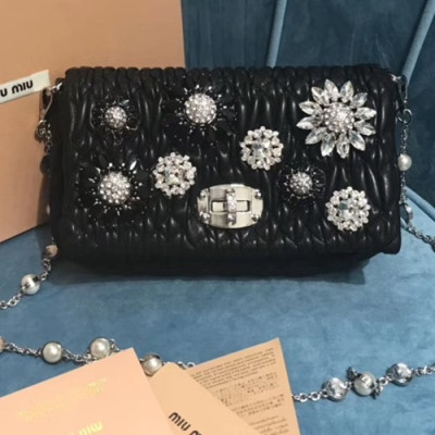 MiuMiu 2019 Scratch Crystal Matelasse Chain Shoulder Bag,22.5cm - 미우미우 2019 스크래치 크리스탈 마틀라세 체인 숄더백,5BH097, MIUB0371, 22.5cm,블랙