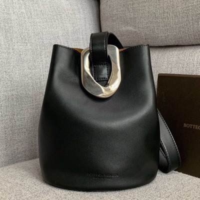 Bottega Veneta 2019 Nappa Drop Bucket Tote Bag,21.5cm - 보테가 베네타 2019 나파 드롭 버킷 토트백, 576804,BVB0307,21.5cm,블랙