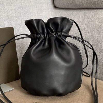 Bottega Veneta 2019 Pouch Bag / Bucket Shoulder Cross Bag,20cm - 보테가 베네타 2019 파우치 백 / 버킷 숄더 크로스백, 583774,BVB0322,20cm,블랙