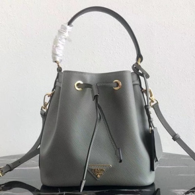 Prada 2019 Woman Leather Bucket Tote Shoulder Bag,22cm - 프라다 2019 여성용 레더 버킷 토트 숄더백 ,1BZ032-7,22cm,그레이