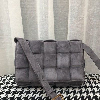 Bottega Veneta 2019 Cassetta Suede Shoulder Bag,25cm - 보테가 베네타 2019 카세트 스웨이드 여성용 숄더백,BVB0435,25cm,그레이