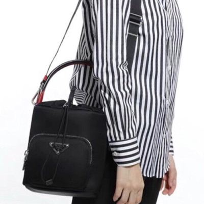 Prada 2019 Women Nylon Bucket Tote Shoulder Bag ,26CM - 프라다 2019 여성용 나일론 버킷 토트 숄더백 1BE026-1,26CM,블랙