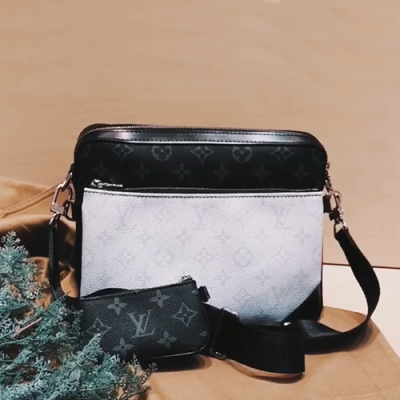 Louis Vuitton 2020 Messenger Shoulder Bag,25cm - 루이비통 2020 남성용 메신저 숄더백 M45320,LOUB1961,25cm,블랙화이트