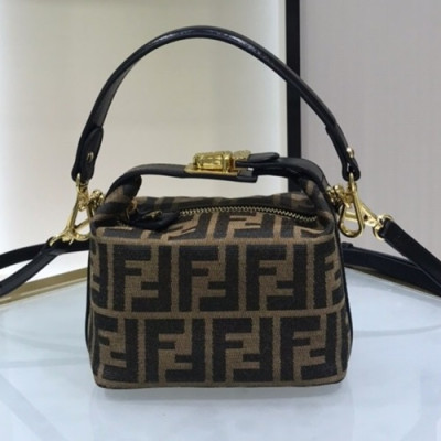 Fendi 2020 Tote Shoulder Bag ,16CM - 펜디 2020 토트 숄더백  FENB0524,16CM,브라운(블랙스트랩)