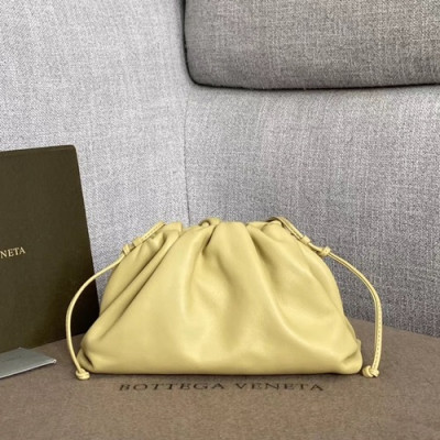 Bottega Veneta 2020 The Pouch Bag / Shoulder Bag,22cm - 보테가 베네타 2020 더 파우치 백 / 숄더백, 585852,BVB0533,22cm,옐로우베이지