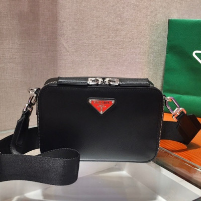 Prada 2020 Leather Camera Shoulder Bag,18CM - 프라다 2020 레더 남여공용 카메라 숄더백,2VH070-1,18CM,블랙