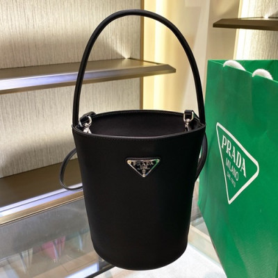 Prada 2020 Nylon Bucket Tote Shoulder Bag,18CM - 프라다 2020 나일론 버킷 토트 숄더백,PRAB0121,18cm,블랙