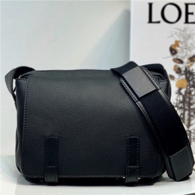 [로에베] Loevve 2020 Men's Military Messenger Shoulder Bag, 24.5cm - 로에베 2020 남성용 밀리터리 메신저 숄더백, 24.5cm  LOEB0453, 블랙