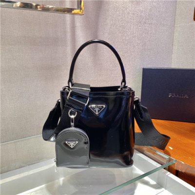 [유니크한]Prada 2021 Women's Leather Bucket Bag/Tote Bag/Shoulder Bag,19cm,1BA319,PRAB0383 - 프라다 2021 여성용 레더 버킷백/토트백/숄더백,19cm,블랙