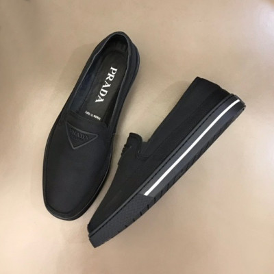 프라다 남성 클래식 블랙 슬립온 - Mens Black Slip-ons - pra02720x