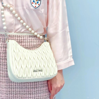 미우미우 여성 화이트 체인백 - Miumiu Womens White Cross Bag - miu280x