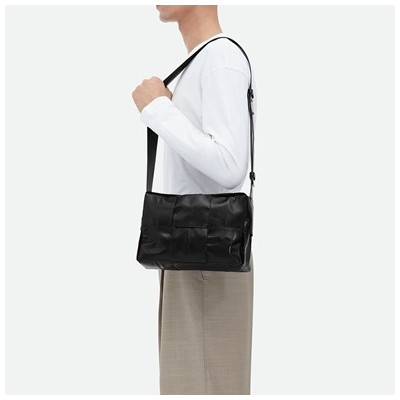 보테가베네타 남성 블랙 카세트백 - Bottega Veneta Mens Black Cassette Bag - bv43x