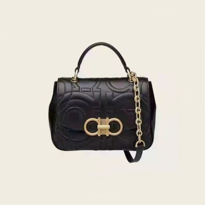 페라가모 여성 블랙 크로스백 - Ferragamo Womens Black Cross Bag - sf30x