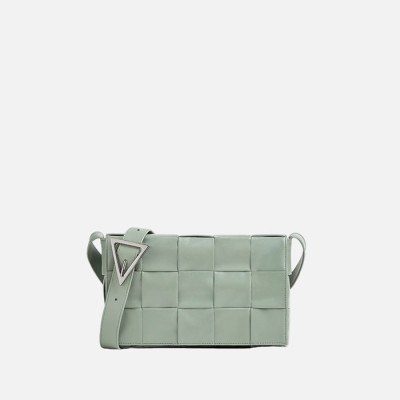 보테가베네타 남/녀 미디움 인트레치아토 레더 카세트 【매장-400만원대】 - Bottega Veneta Unisex Mint Cross Bag - bv128x