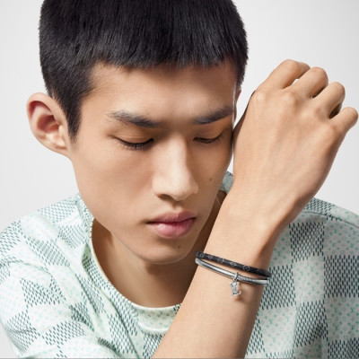 루이비통 남성 이니셜 팔찌 - Louis vuitton Mens Bangle - acc1967x